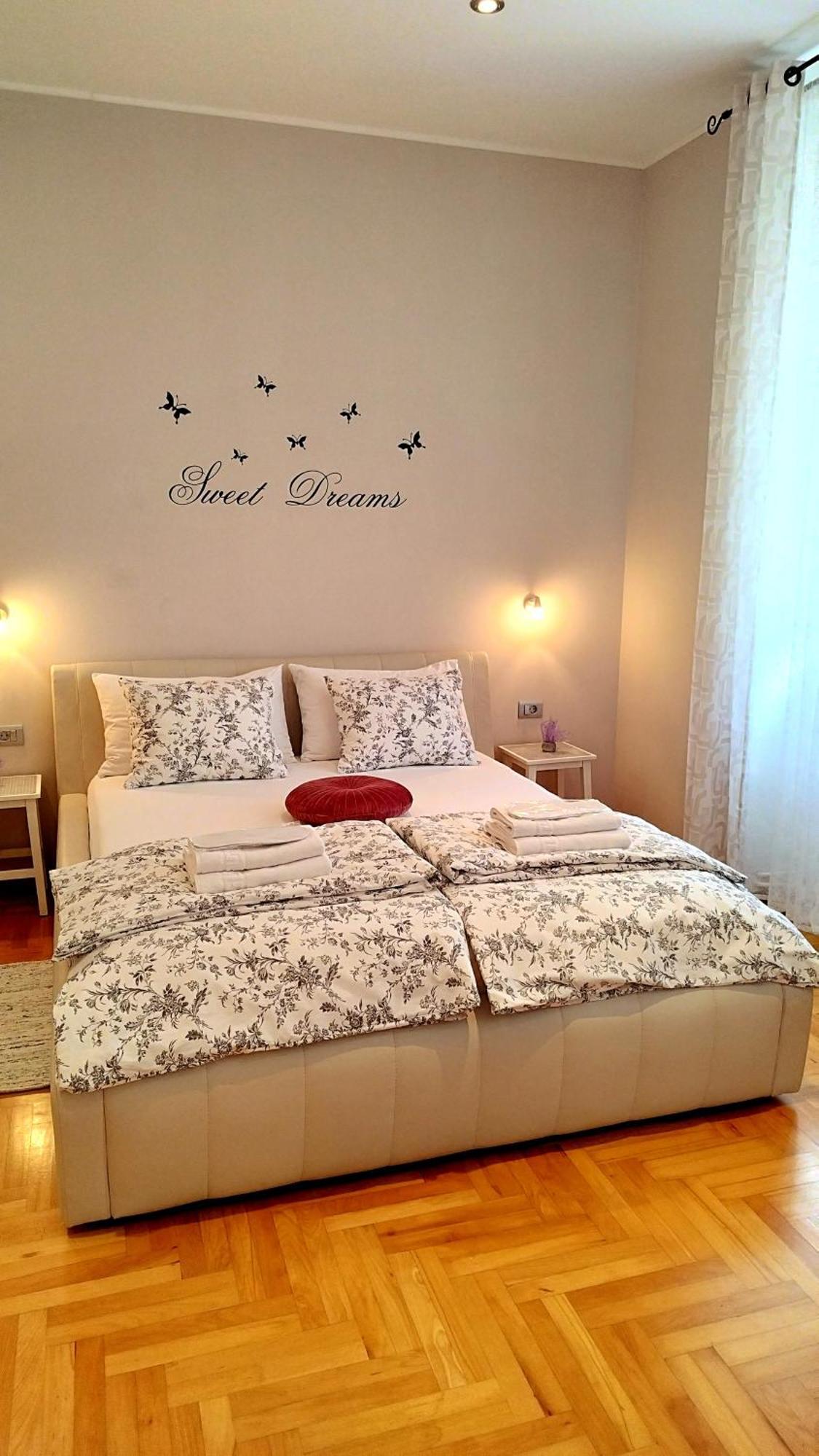 Lavender - City Room With Free Parking Pula Exterior foto