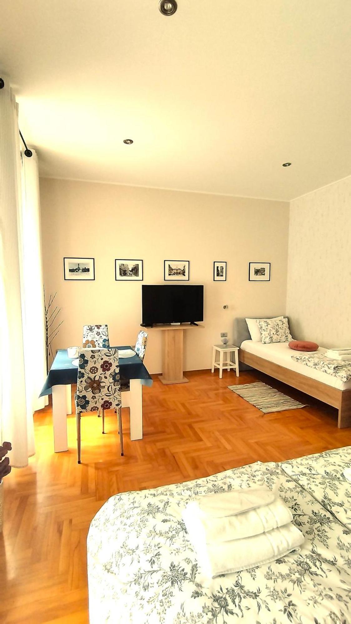 Lavender - City Room With Free Parking Pula Exterior foto